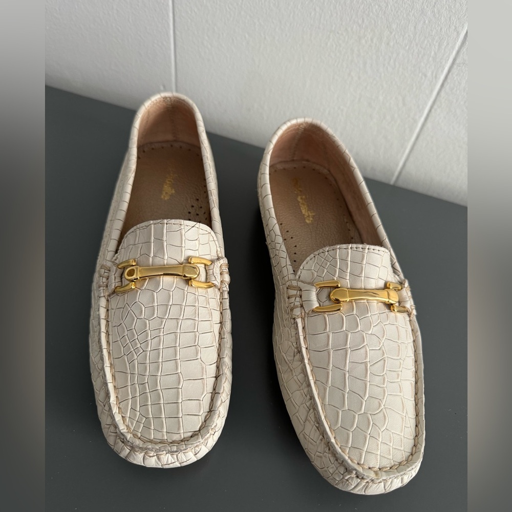 bon-bonite moccasin.